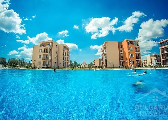 Pool View, 2 Bedroom Апартамент Слънчев бряг